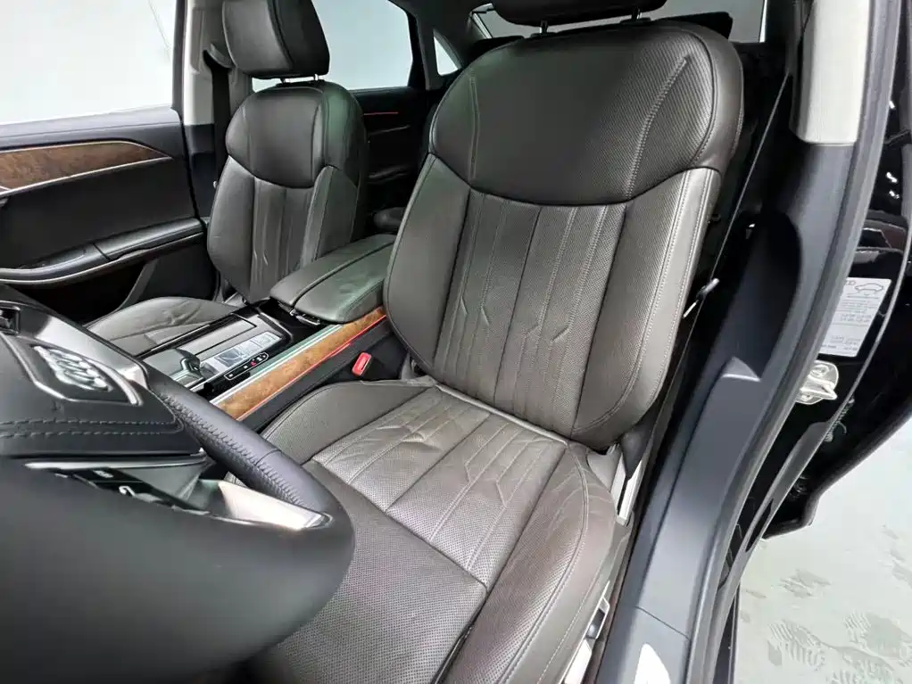 Фото 4 - Audi A8