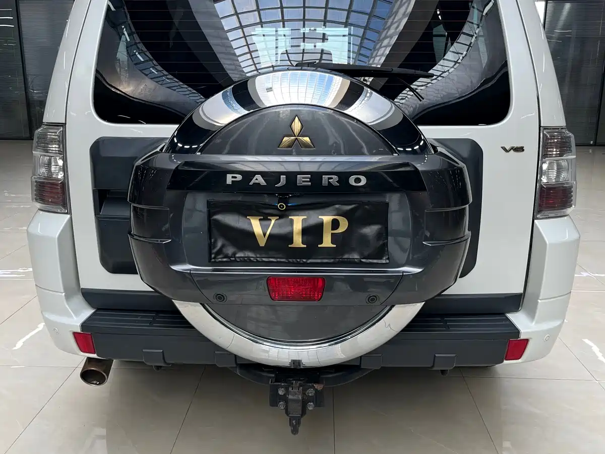Mitsubishi Pajero (Import) 2016 3.0L Automatic Standard (China V) фото 5
