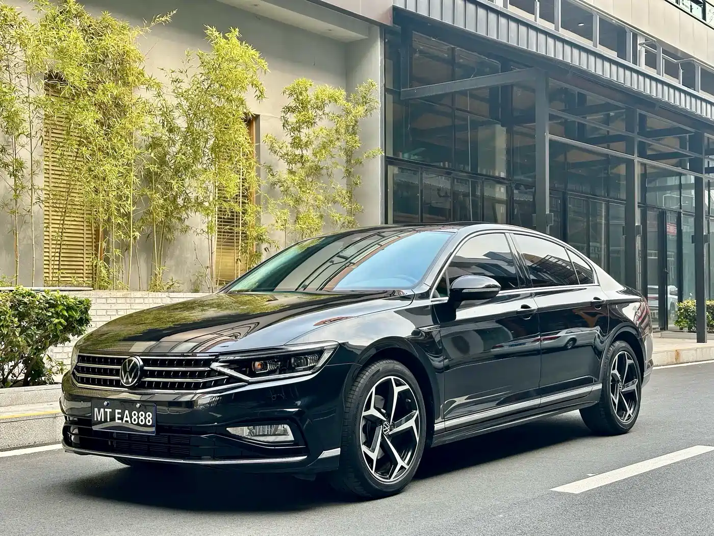 Volkswagen Magotan 2023 Model 2 Million Commemorative Edition 330TSI DSG Luxury