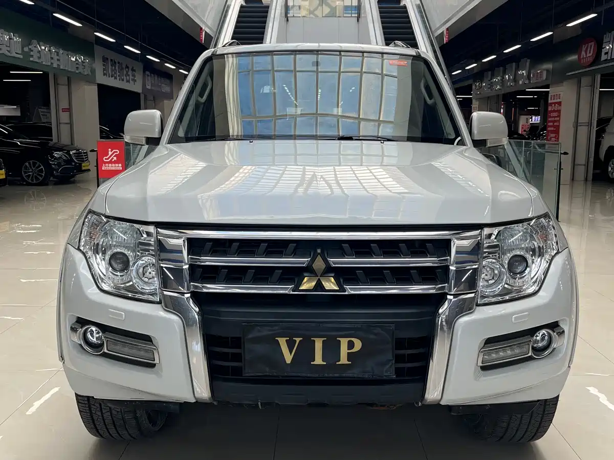 Mitsubishi Pajero (Import) 2016 3.0L Automatic Standard (China V) фото 2