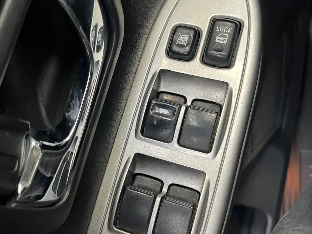 Mitsubishi Pajero (Import) 2016 3.0L Automatic Standard (China V) фото 20