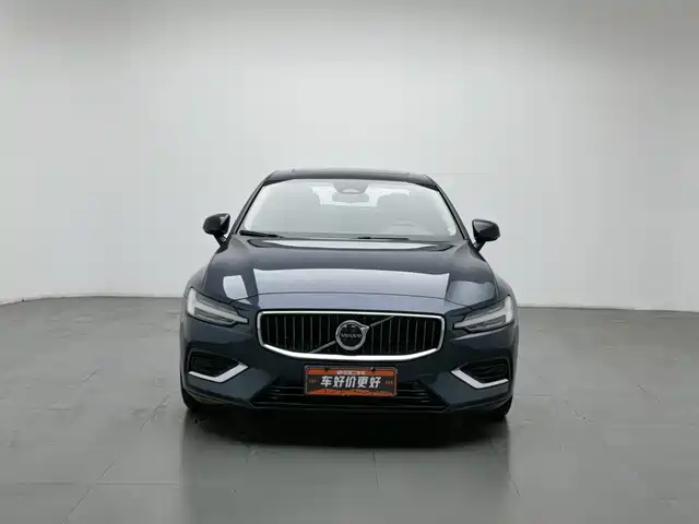 Volvo S60 2023 B4 Smart Comfort Luxury Edition — фото 3