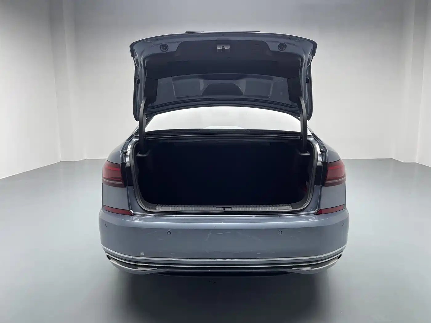 Volkswagen Passat 2022 330TSI Luxury Edition фото 2