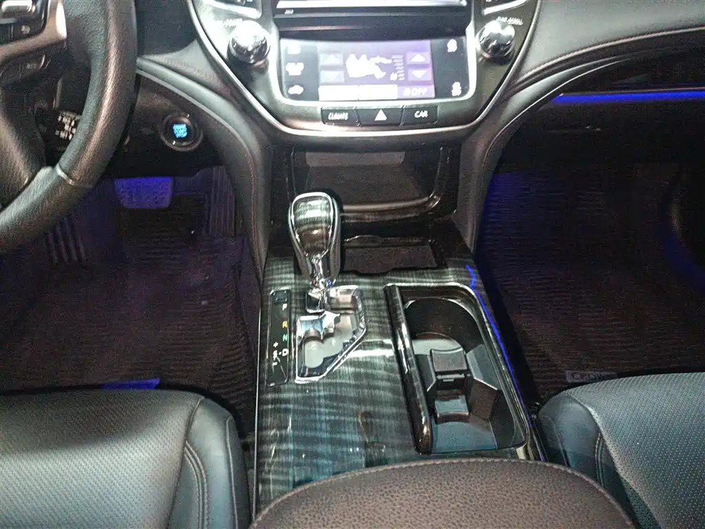 Toyota Crown 2015 2.0T Fashion фото 13