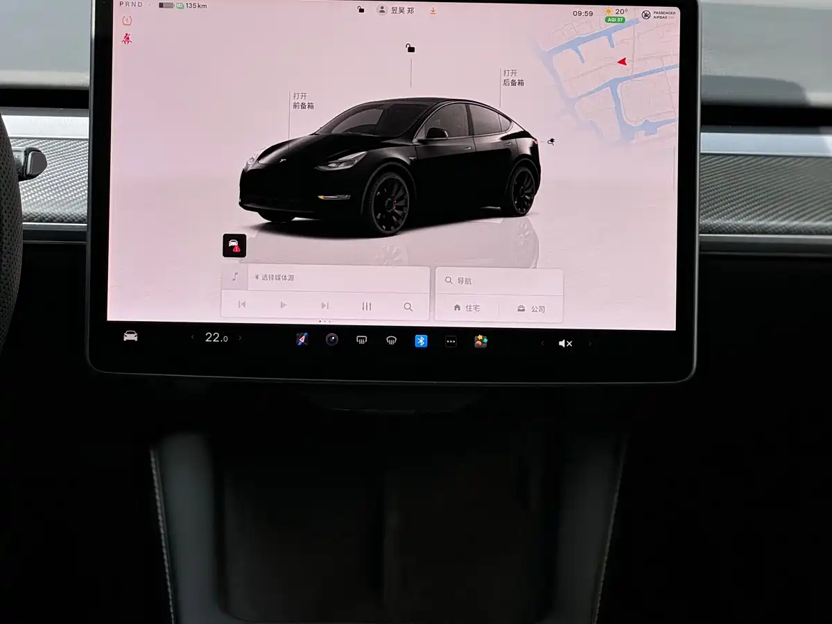 TESLA MODEL Y