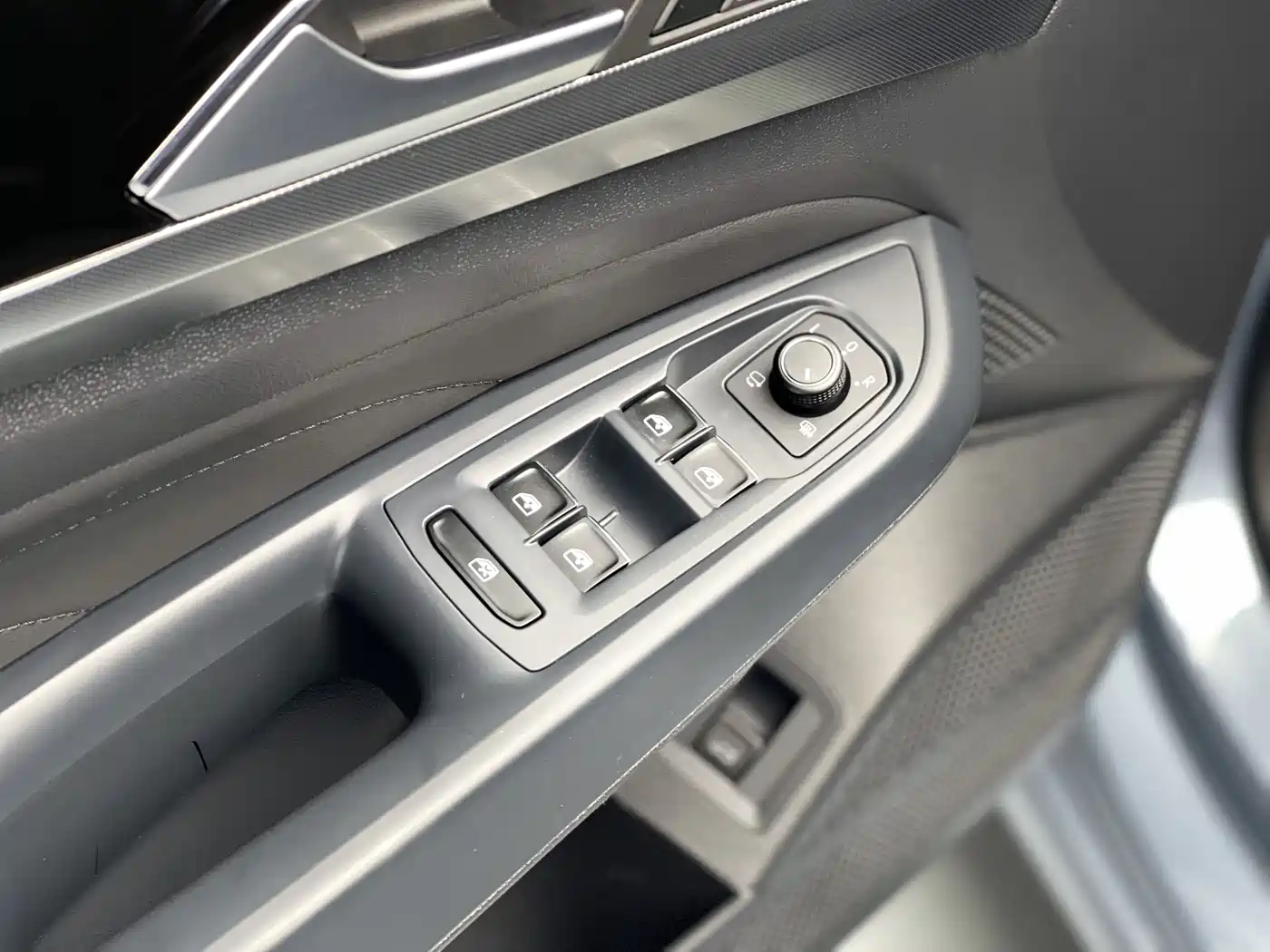 Volkswagen Passat 2022 330TSI Luxury Edition фото 25