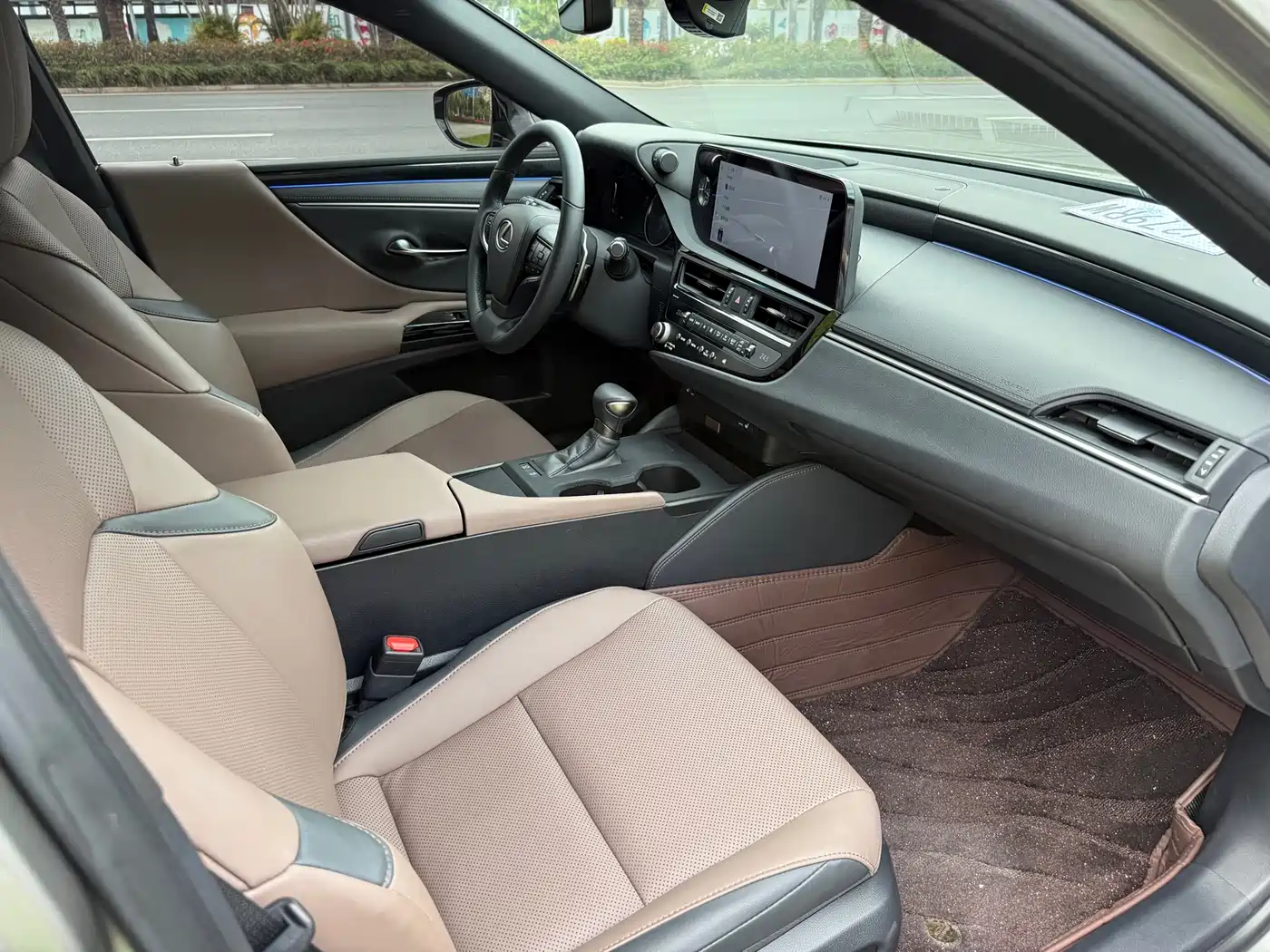 Lexus ES 2023 200 Excellence Edition фото 12