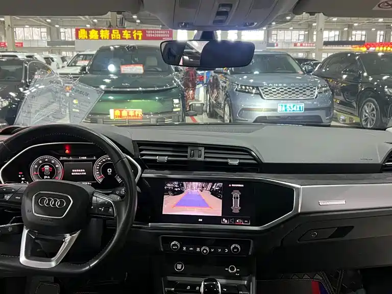 AUDI Q3