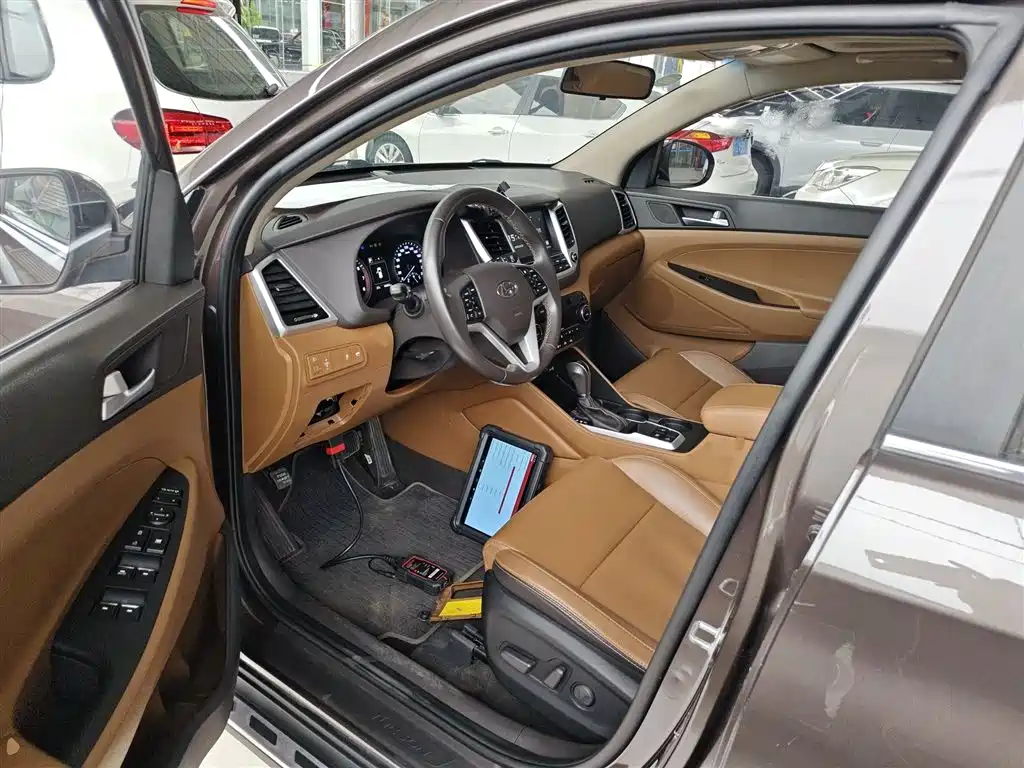 Hyundai Tucson 2015 1.6T Dual Clutch 2WD Leading фото 15