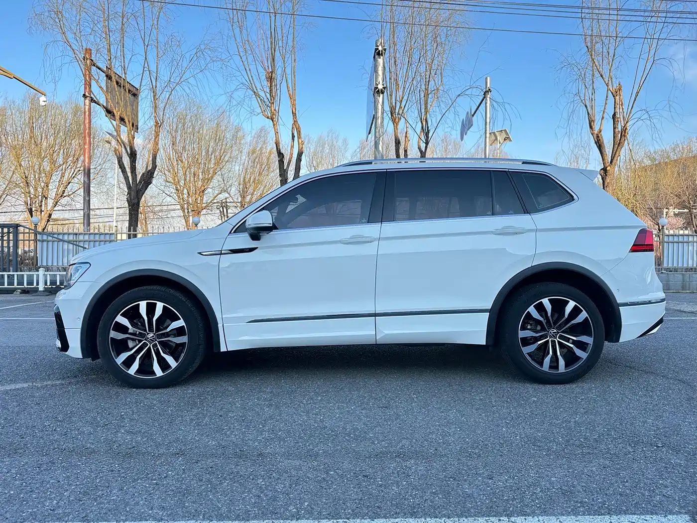 Volkswagen Tiguan L 2021 330TSI Automatic 2WD R-Line Premium фото 4