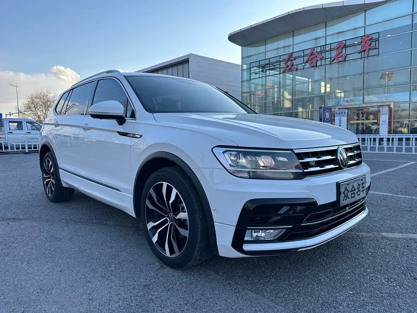 Volkswagen Tiguan L 2021 330TSI Automatic 2WD R-Line Premium фото 3