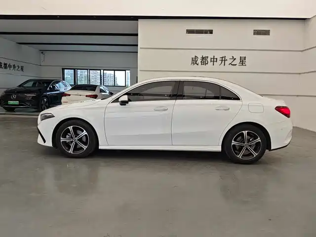 Mercedes-Benz A-Class 2023 A 200 L Fashion — фото 2