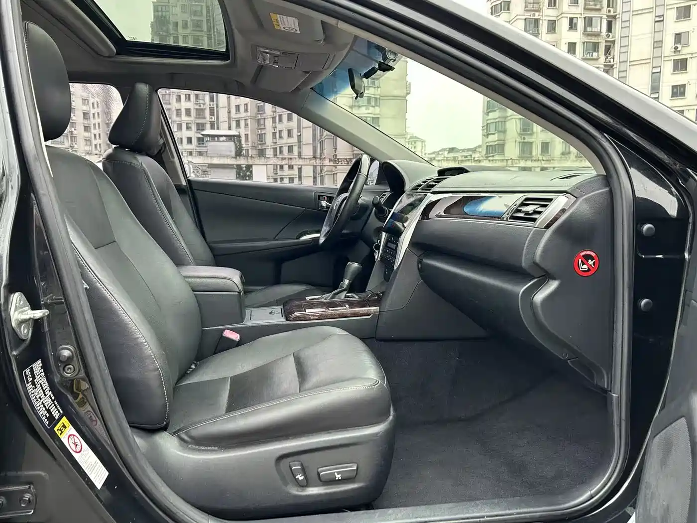 Toyota Camry 2016 2.0G 10th Anniversary Leading Edition фото 4
