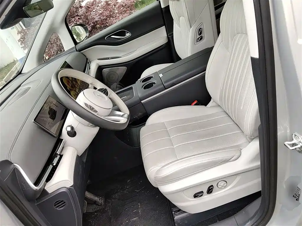 Voyah Auto Voyah Dreamer 2025 PHEV AWD Flagship Qian Kun Edition фото 15