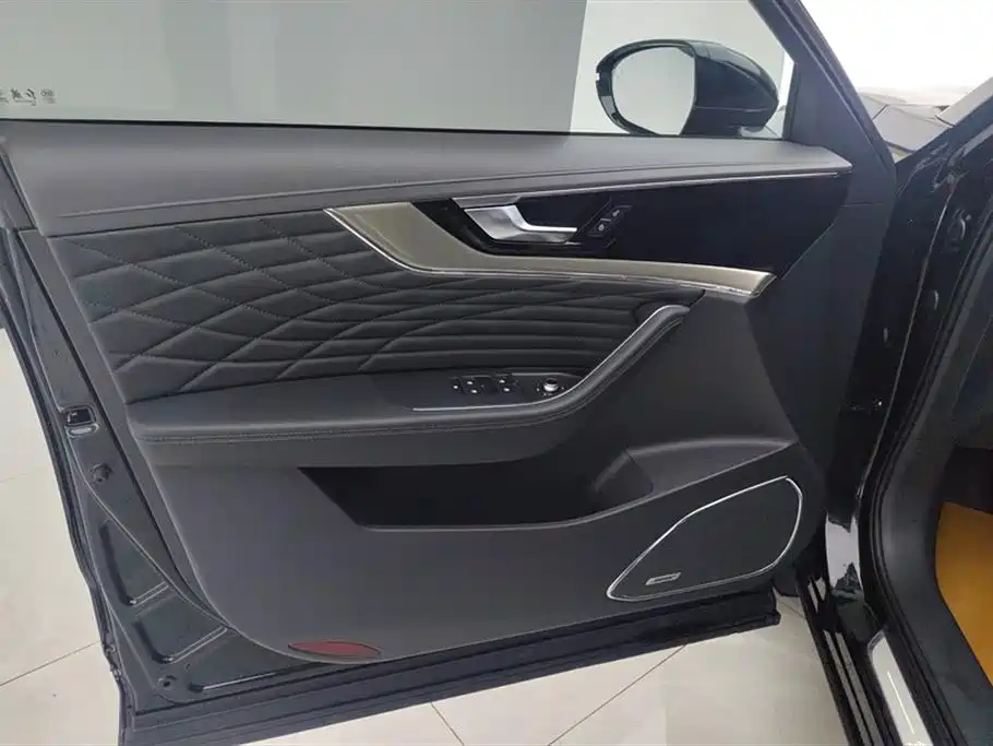Hongqi HS5 2022 Facelift 2.0T Smart Flag Enjoyment Edition фото 7