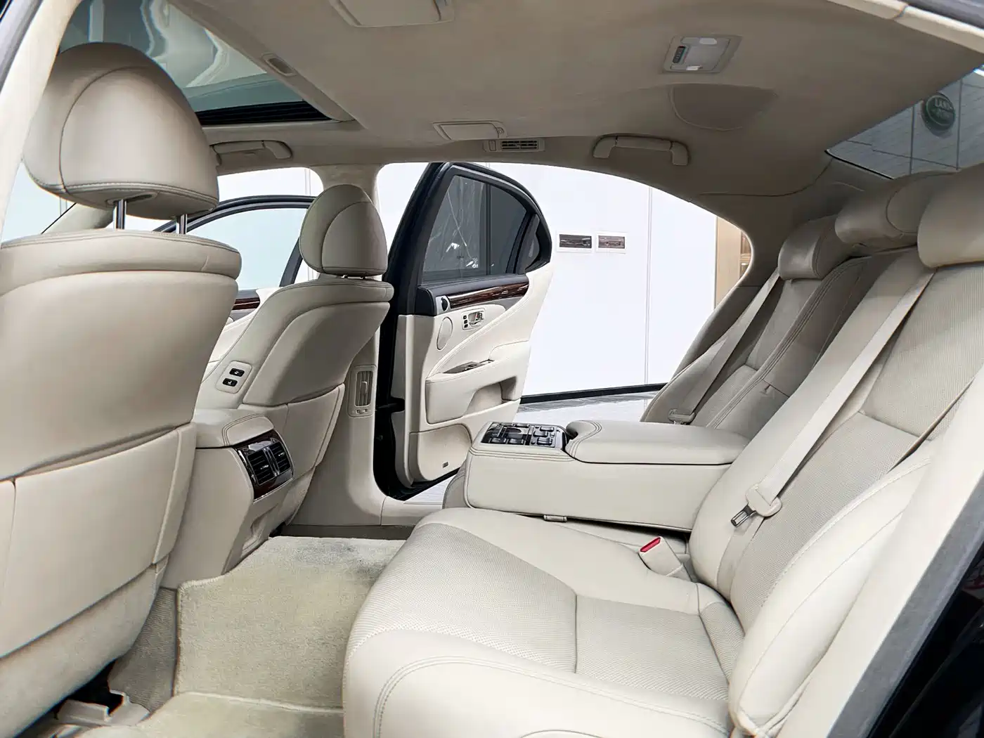 Фото 9 - Lexus LS