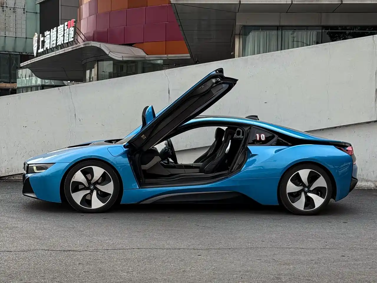 BMW I8