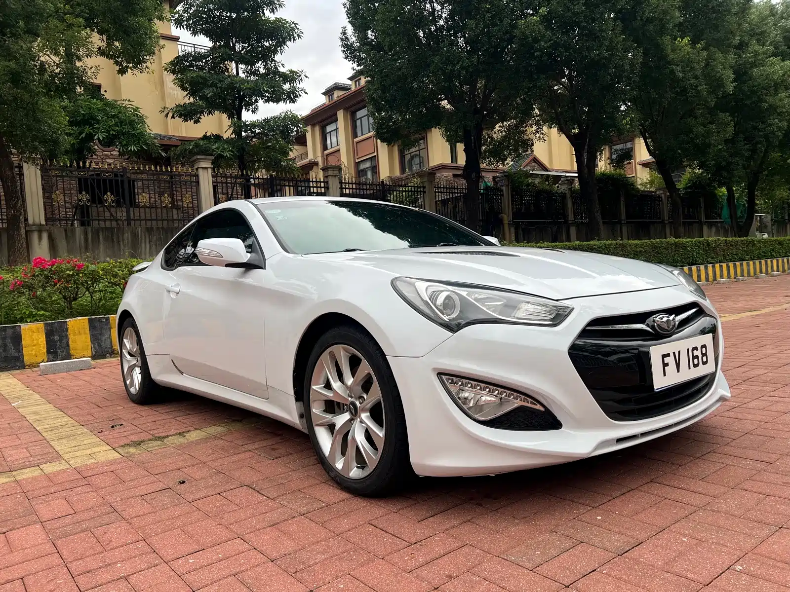 Фото 3 - Hyundai Genesis Coupe