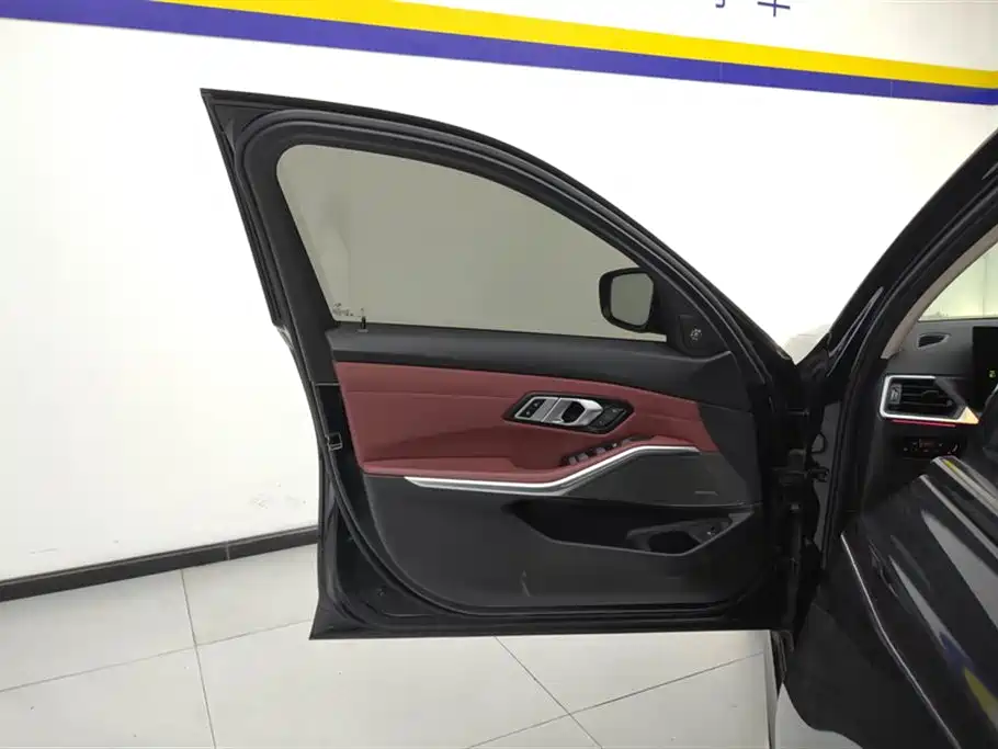 BMW 3 Series 2023 325Li M Sport Black Night Package фото 7