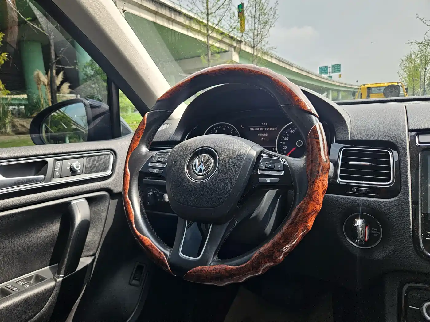 Volkswagen Touareg 2017 3.0TSI Explorer Edition фото 12