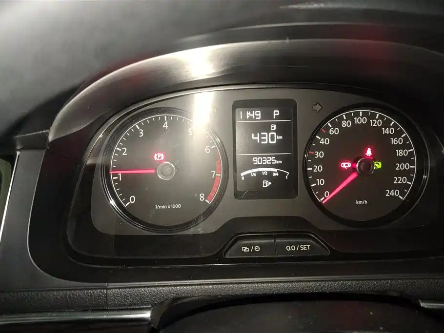 Volkswagen Lavida 2015 1.6L Automatic Trend Edition фото 14