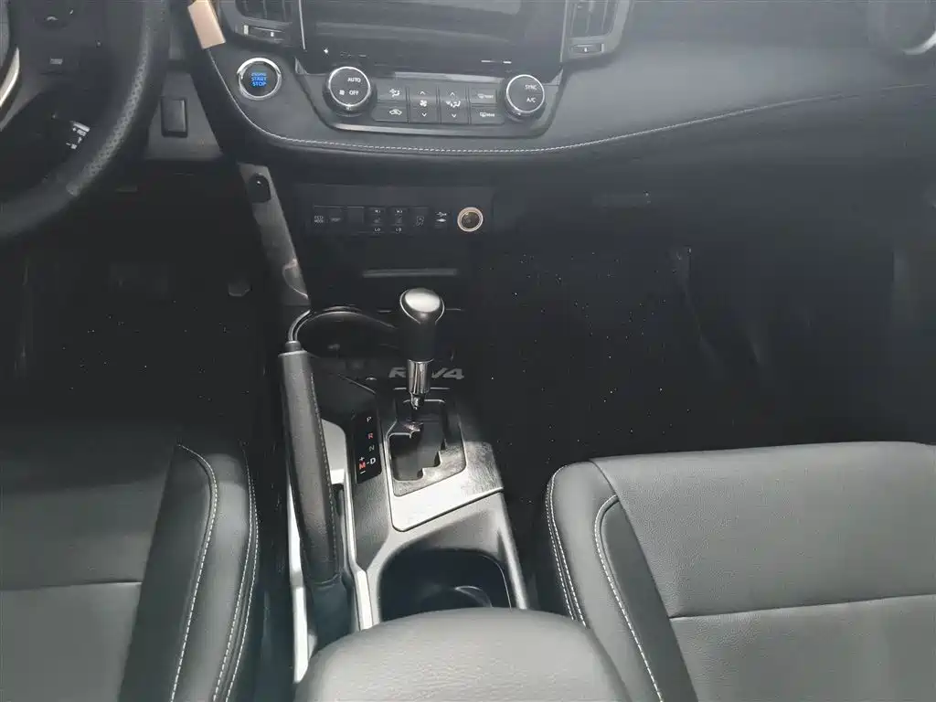 Toyota RAV4 Rongfang 2016 2.0L CVT 2WD Comfort (China V) фото 14