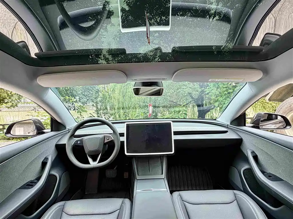 Фото 14 - Tesla Model 3