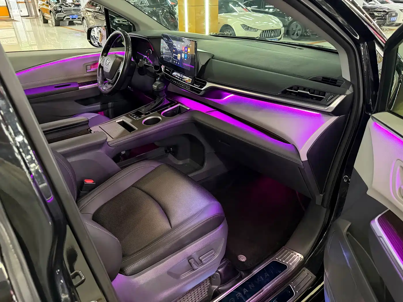 Toyota Granvia 2023 2023 2.5L Hybrid Luxury Edition