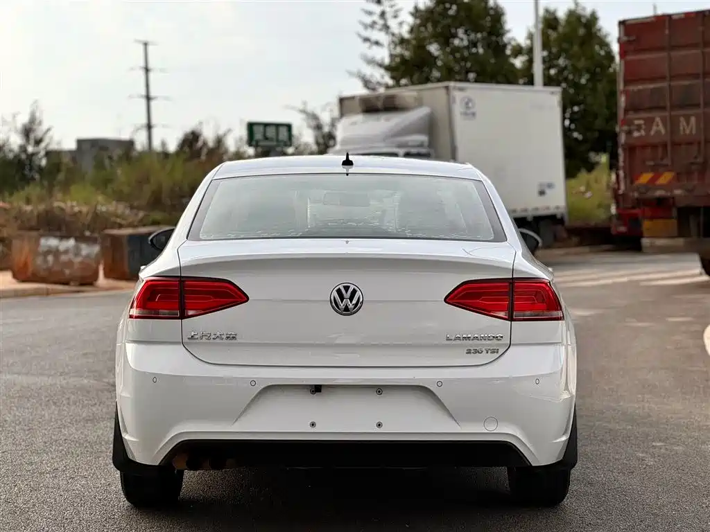 Volkswagen Lamando 2018 230TSI Manual Trend Edition фото 3
