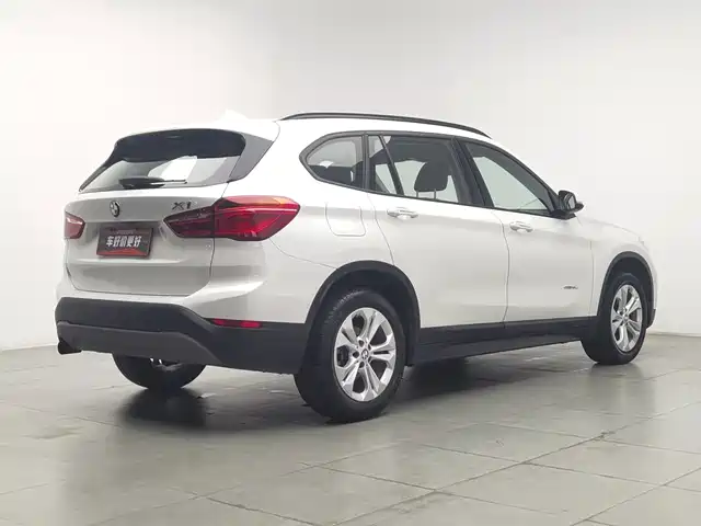 BMW X1 2016 sDrive18Li Premium Model — фото 2