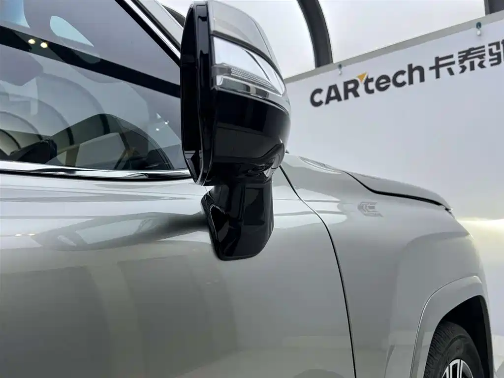Lexus LX 2025 700h Boundary Edition фото 10