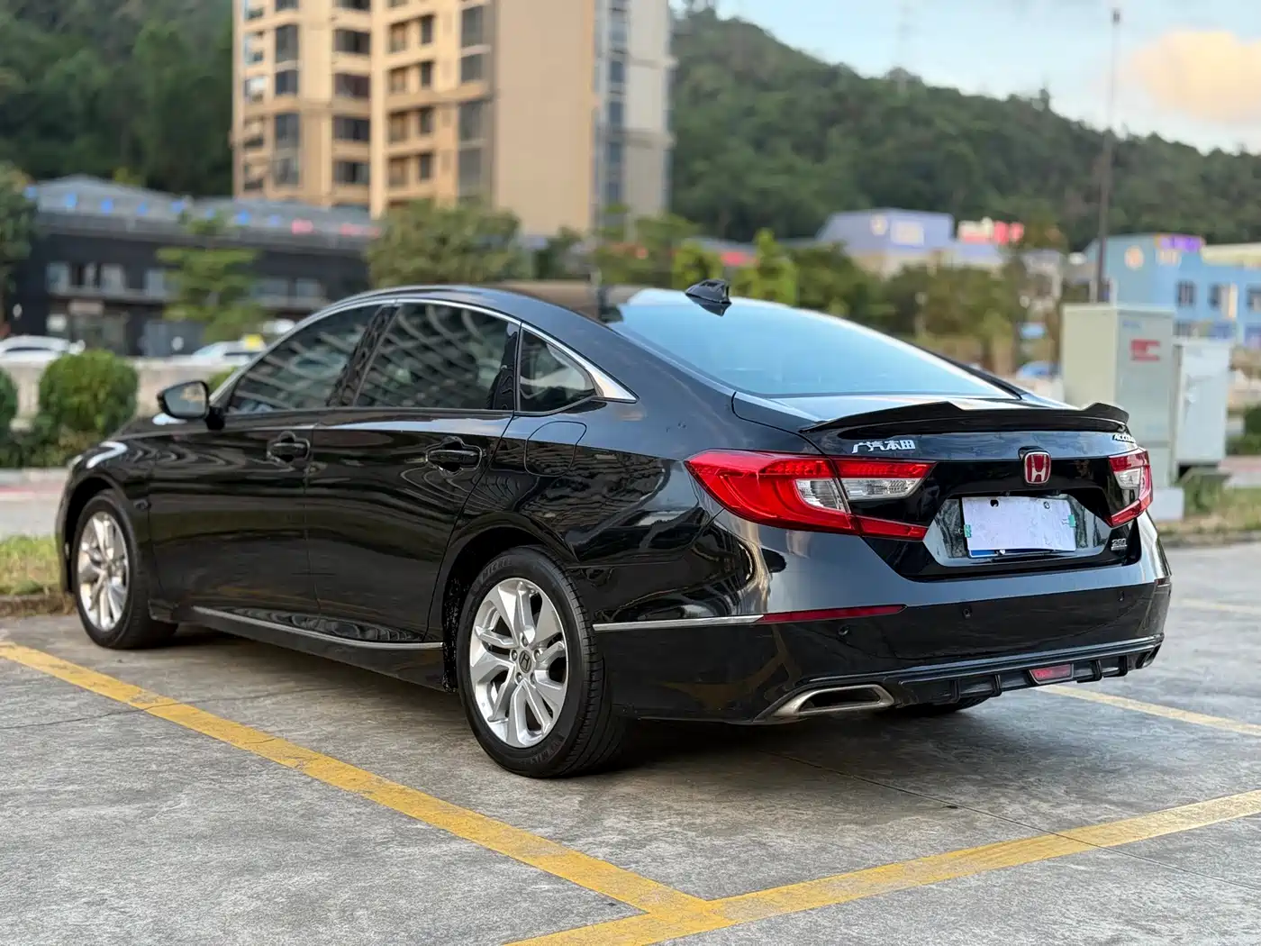 Фото 9 - Honda Accord