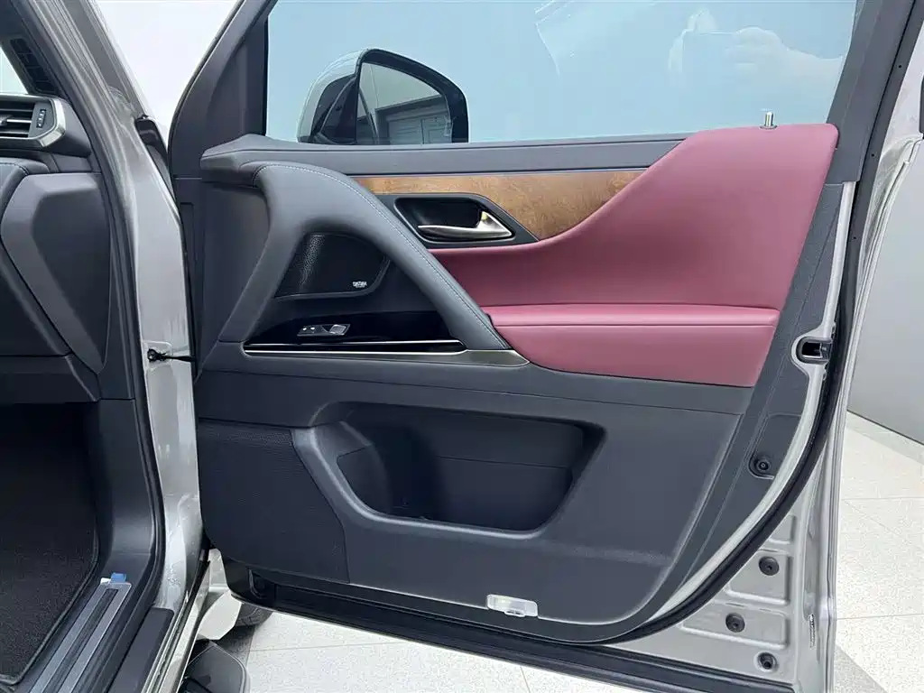 Lexus LX 2025 700h Boundary Edition фото 26