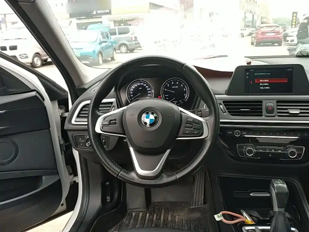 BMW 1 Series 2018 Facelift 118i Sport фото 11