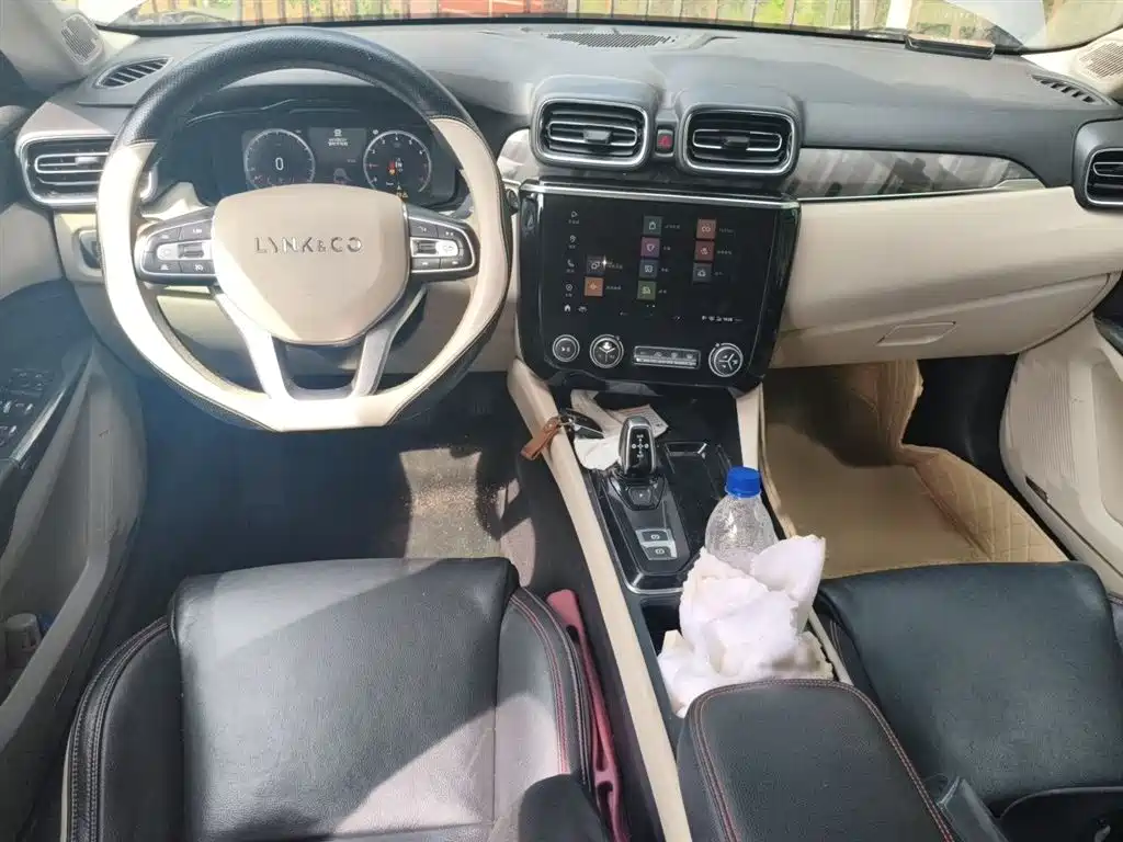 Lynk & Co 02 2018 Model 1.5T DCT 2WD Yao Pro Edition China V фото 13