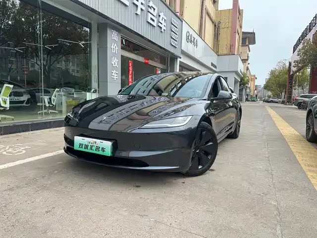 TESLA MODEL 3
