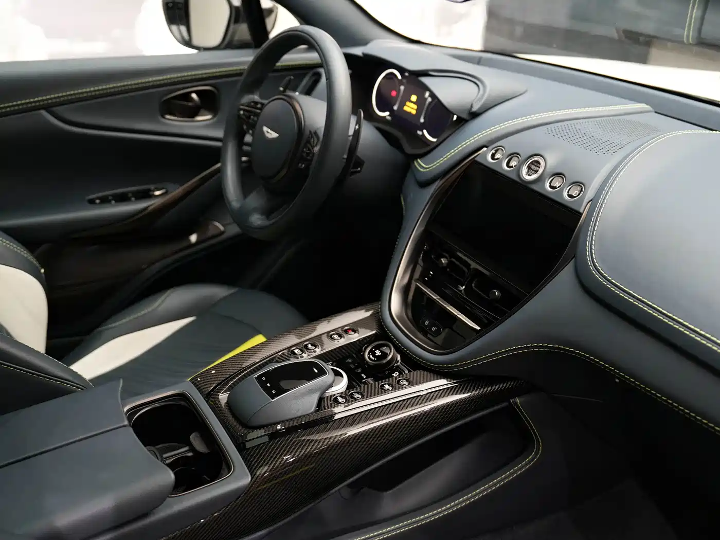 Aston Martin DBX 2023 2023 Model 4.0T V8 707