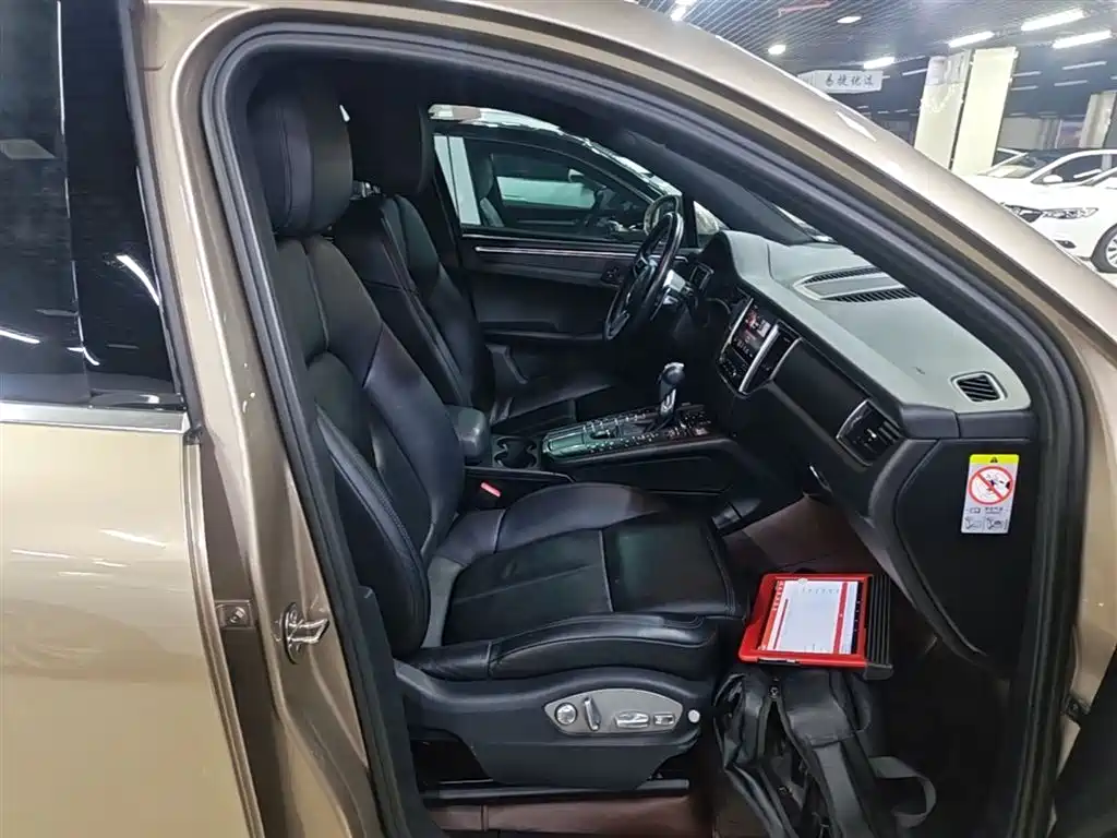 Porsche Macan 2017 Macan 2.0T фото 25