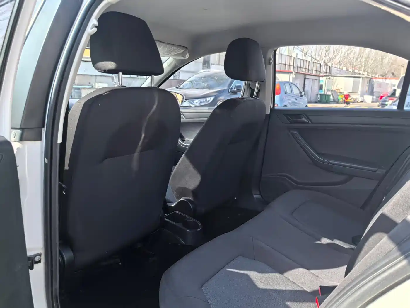 Volkswagen Jetta 2015 1.6L Manual Trend фото 15