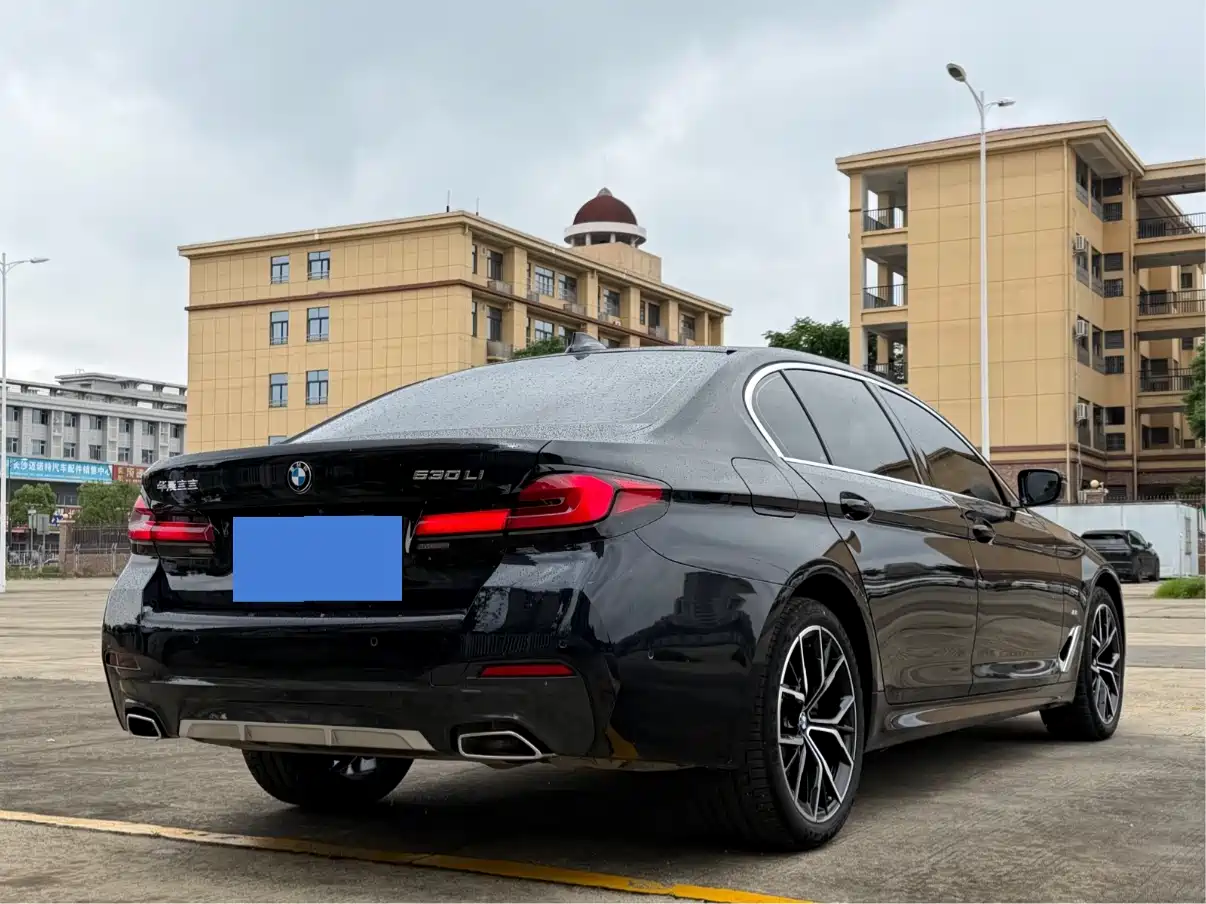 BMW 5 Series 2023 530Li Premium M Sport Package фото 11