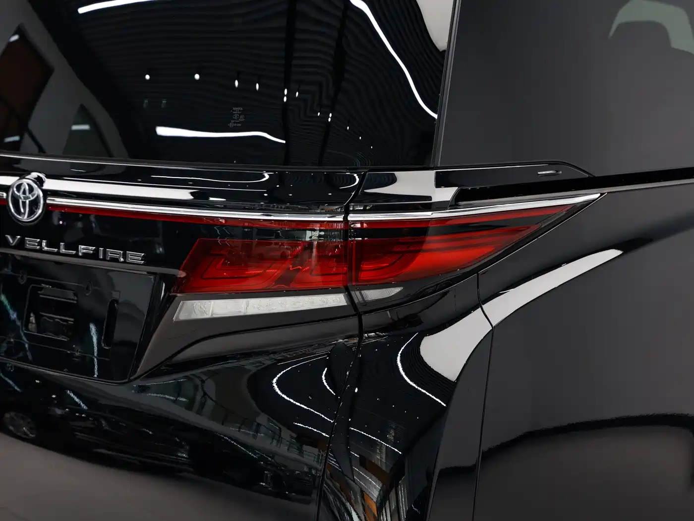Toyota Vellfire 2024 Crown Hybrid 2.5L Executive Premium Edition фото 22