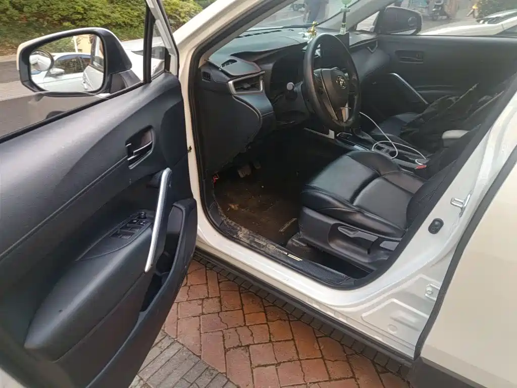 Toyota Frontlander 2023 2.0L CVT Elite Edition фото 14