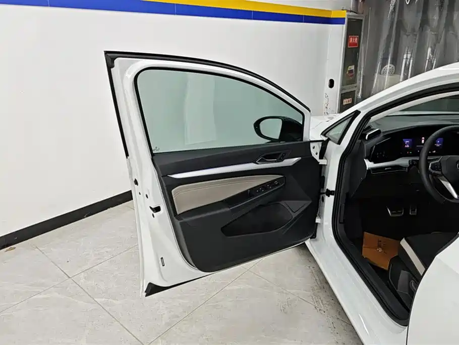 Volkswagen Golf 2023 Facelift 280TSI DSG Pro фото 7