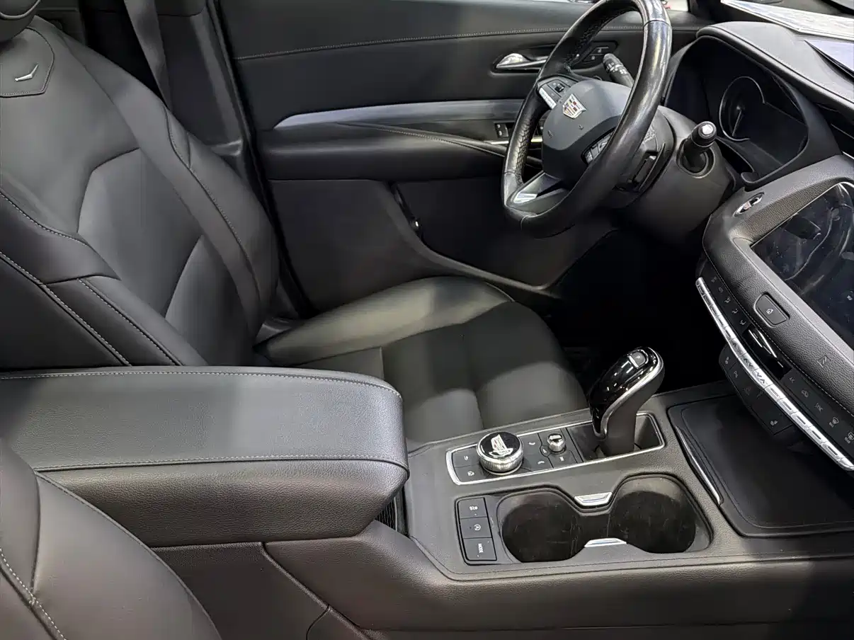 Cadillac XT4 2021 28T FWD Premium Edition фото 15