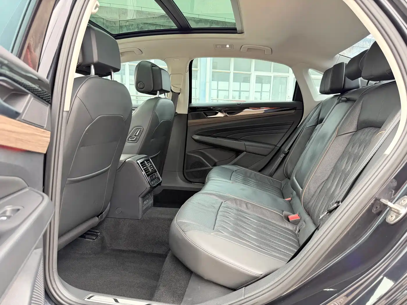 Volkswagen Passat 2019 Model 380TSI Luxury Edition China VI фото 5