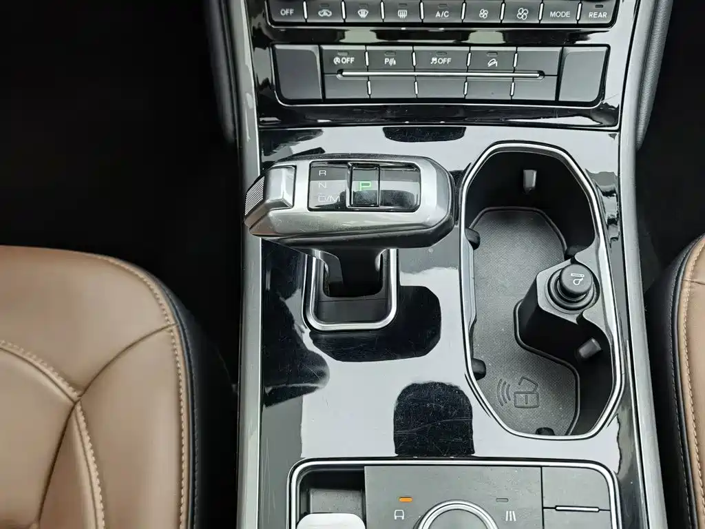 Фото 13 - Haval H8