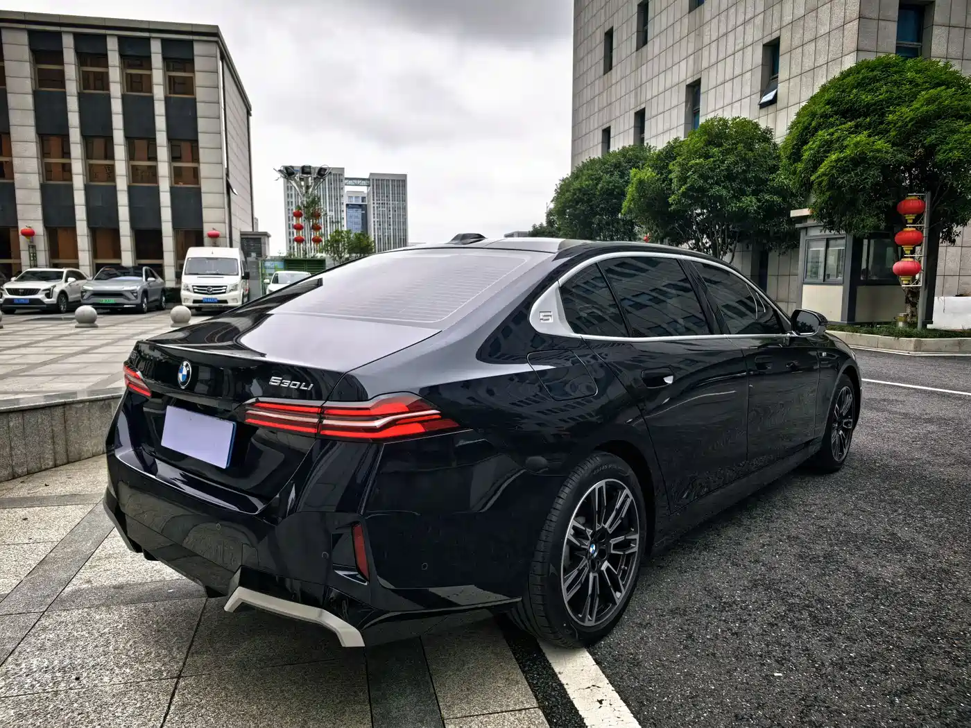 BMW 5 Series 2024 530Li Leading M Sport Package фото 5