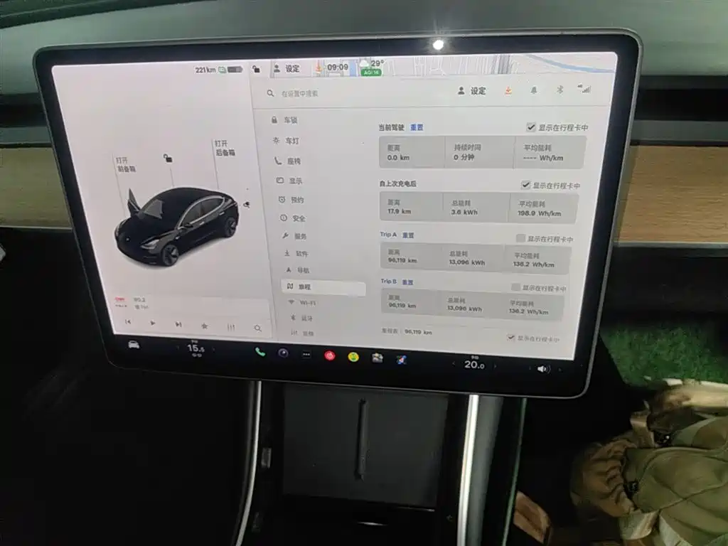 TESLA MODEL 3