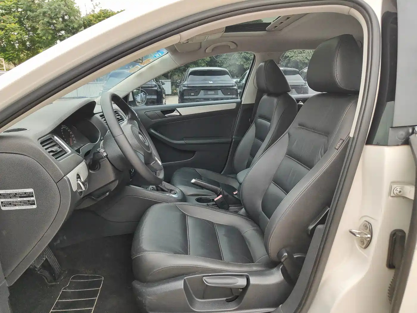 Volkswagen Sagitar 2014 1.6L Automatic Comfort фото 8