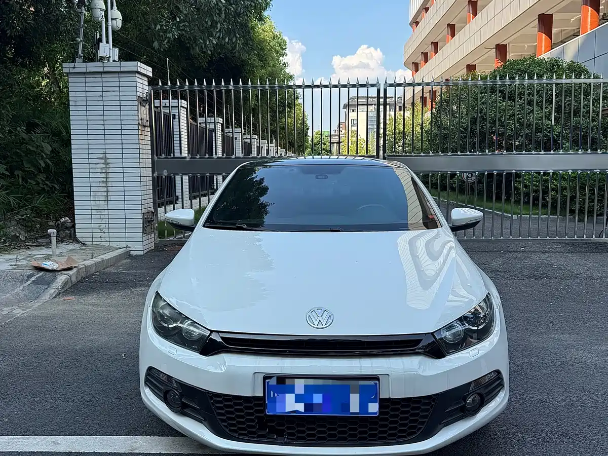 Volkswagen Scirocco 2011 2.0TSI Luxury фото 2